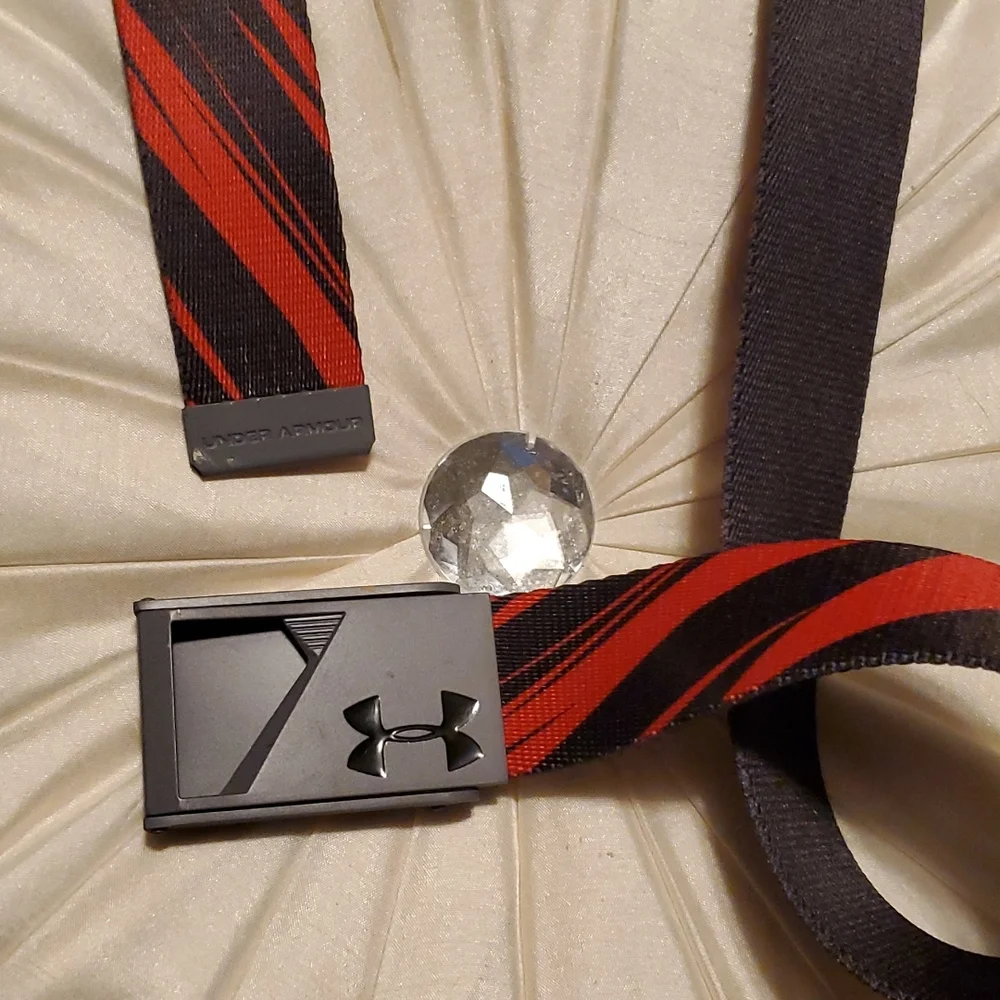 UNDERARMOUR BELT. 36 in.